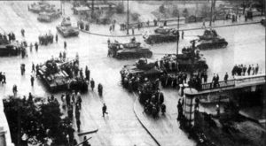 Russische tanks slaan de Hongaarse opstand van 1956 neer in Budapest
