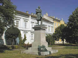 Vörösmarty tér 1 in Székesfehérvár